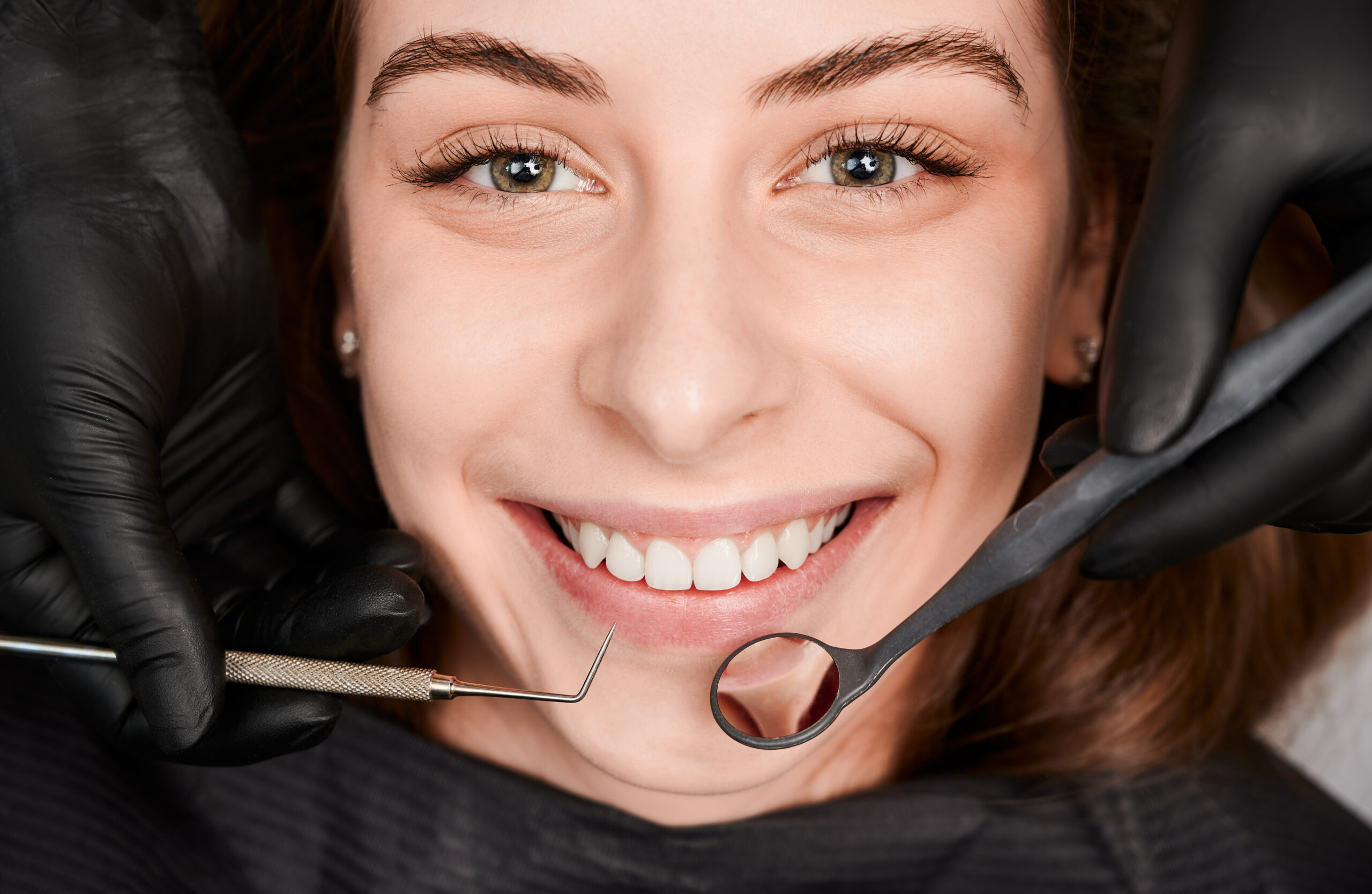 cosmetic dentist - what to expect at a cosmetic dentist - girl with a good smile.